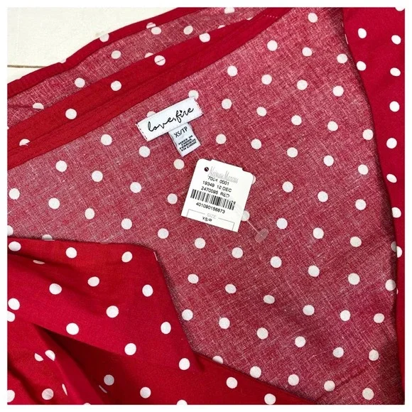 Pin up 50's Style Polka Dot Top - Picture 7 of 8